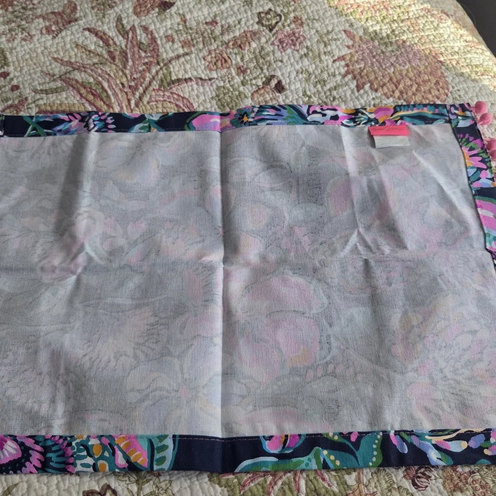 Lilly Pullitzer Guest Towel She's Got Sol